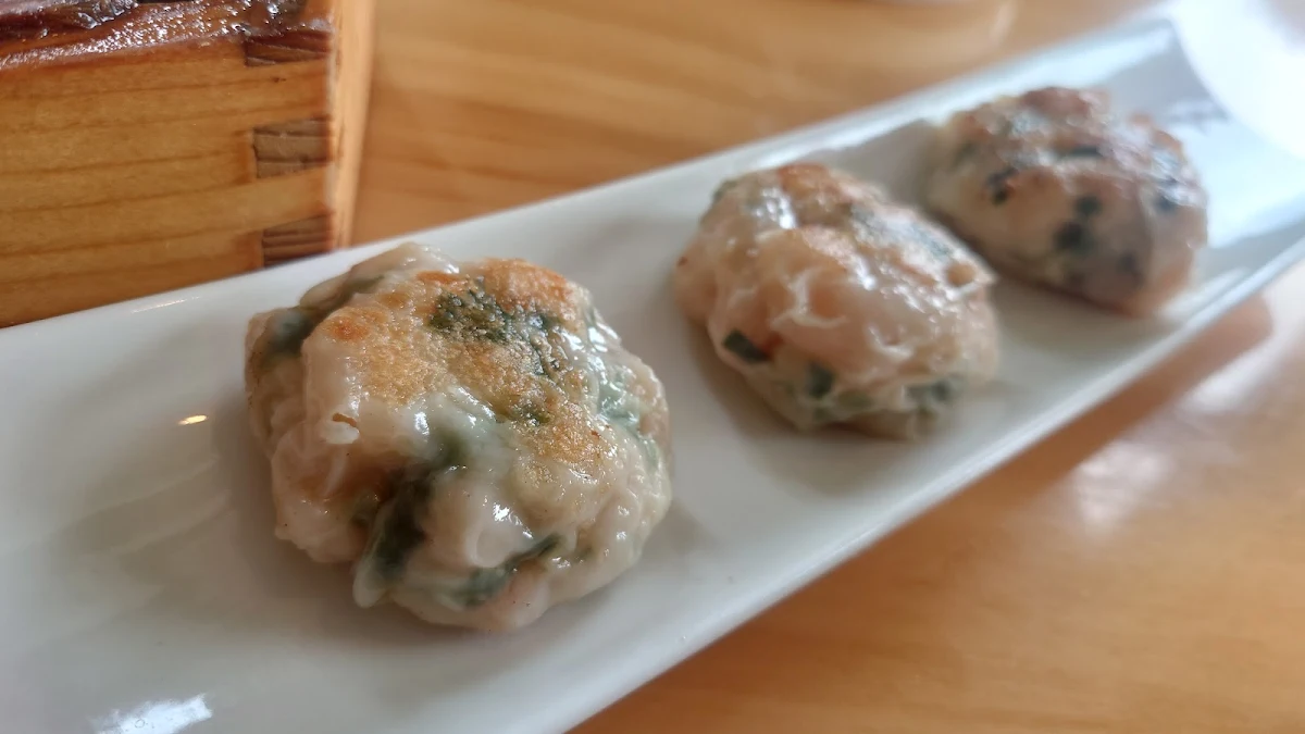 panfried chive shrimp cakes 煎韭菜虾饼